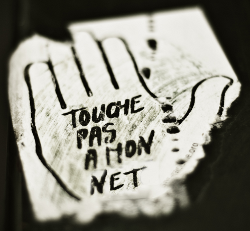 Image: touche-pas-a-mon-net-small.png